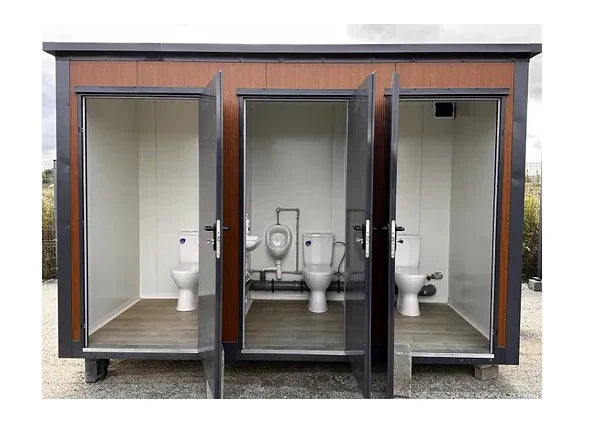 Conteneur sanitaire de type pavillon avec triple cabine