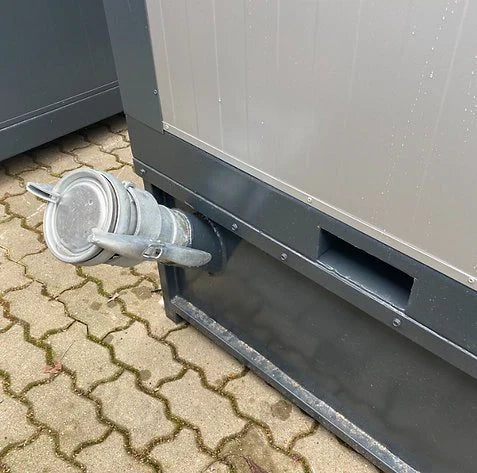 Cabine de toilettes avec double cabine