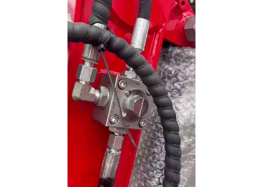 Broyeur d’accotement latéral avec déport hydraulique 125 cm - Inclinable à la verticale - Cardan et attelage trois points - Série moyenne Torros